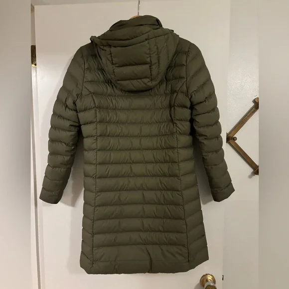 Patagonia Women's Green Puffer Jacket - Picture 3 of 6